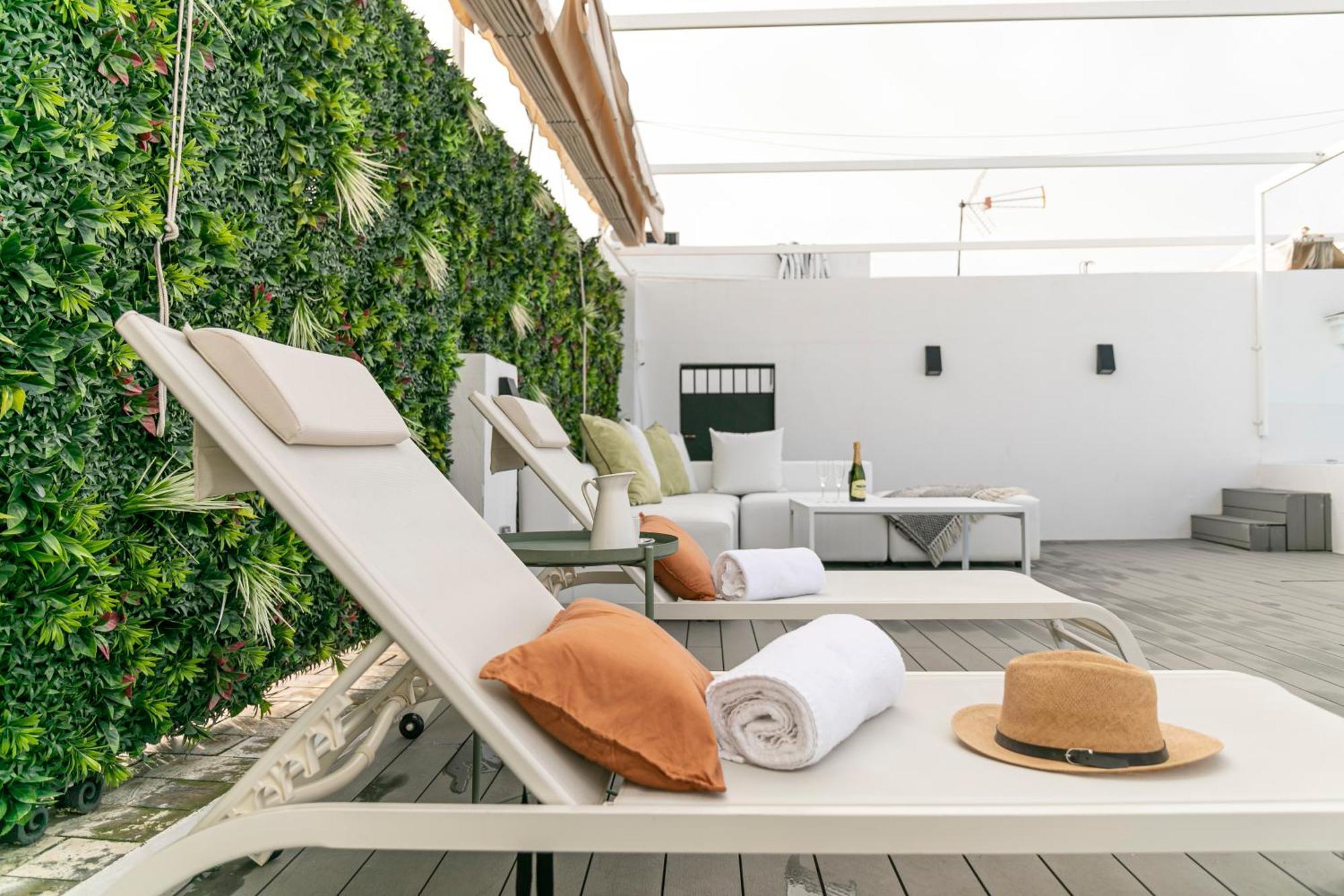 Isg Apartments Modern Atticpool At The Cathedralfree Parking Seville Exterior photo