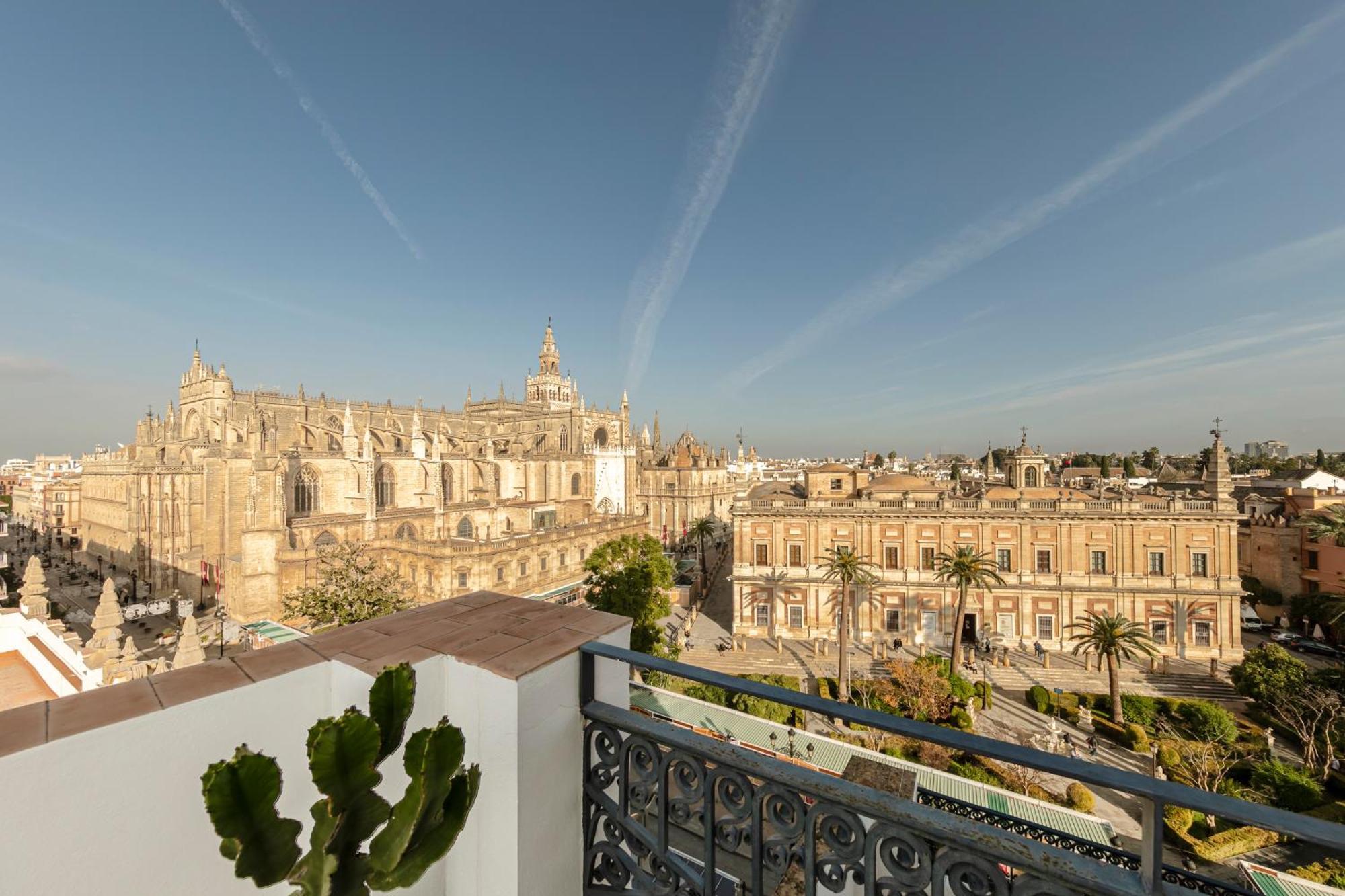 Isg Apartments Modern Atticpool At The Cathedralfree Parking Seville Exterior photo