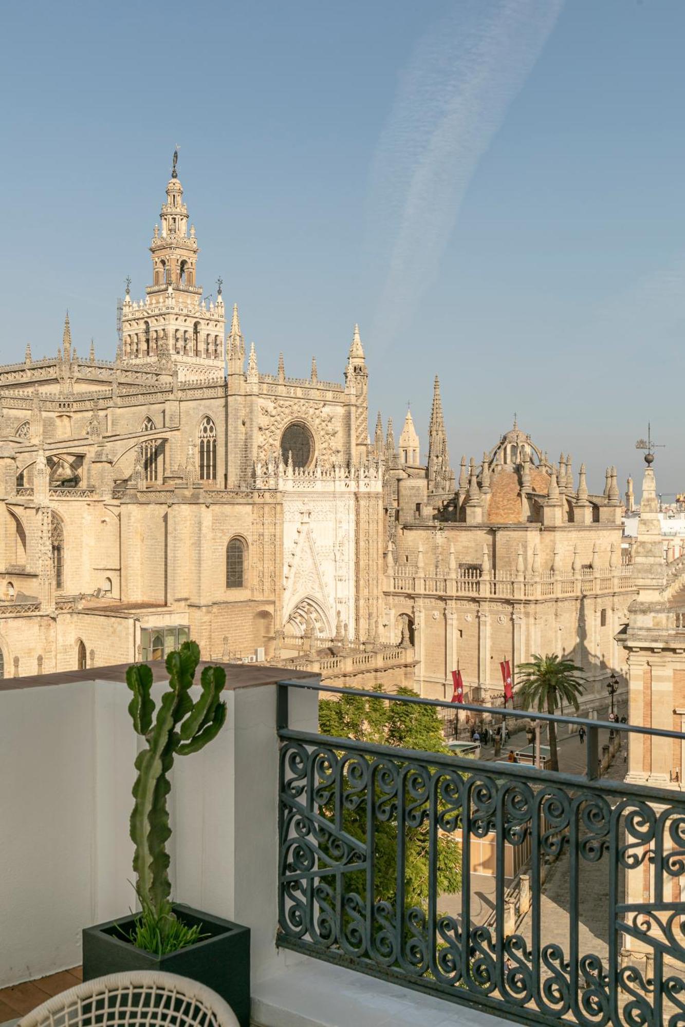 Isg Apartments Modern Atticpool At The Cathedralfree Parking Seville Exterior photo