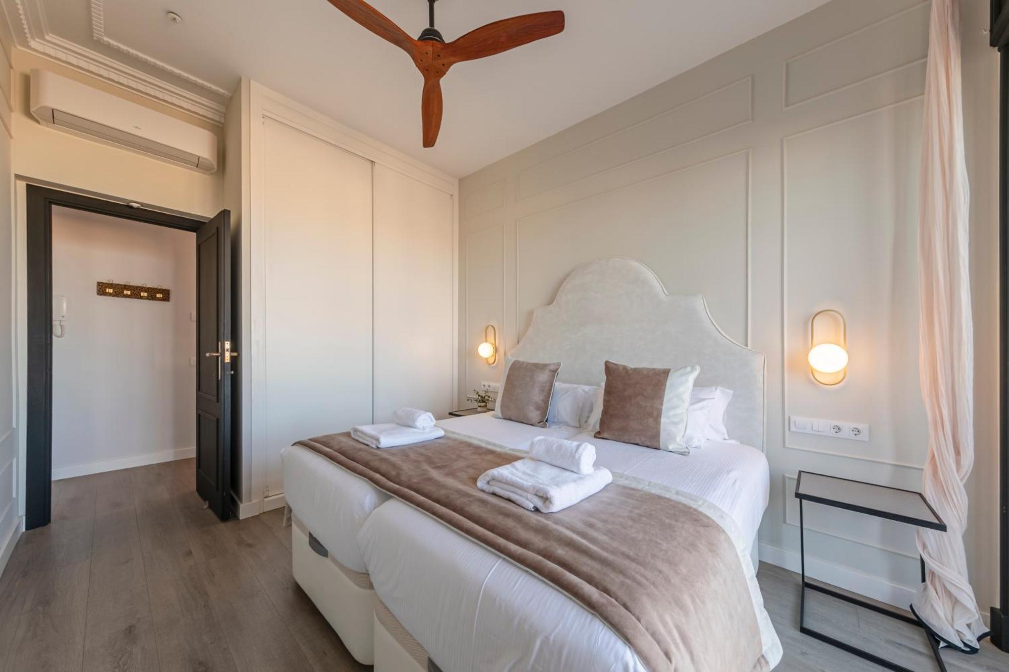 Isg Apartments Modern Atticpool At The Cathedralfree Parking Seville Exterior photo